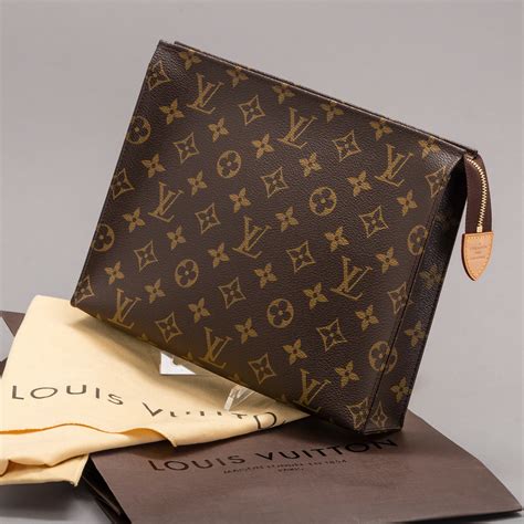 louis vuitton clutch toiletry bag